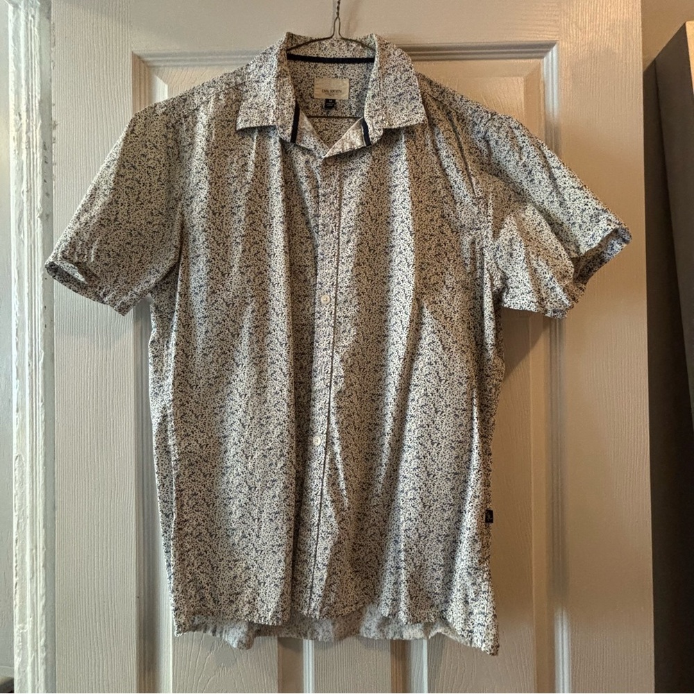 Men's White and Blue Patterned Short Sleeved Button-Down Shirt
